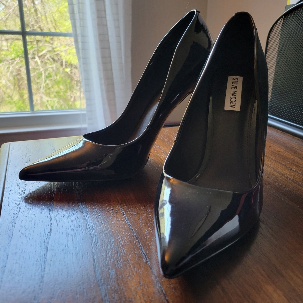 NEW Steve Madden Patent Leather Pumps